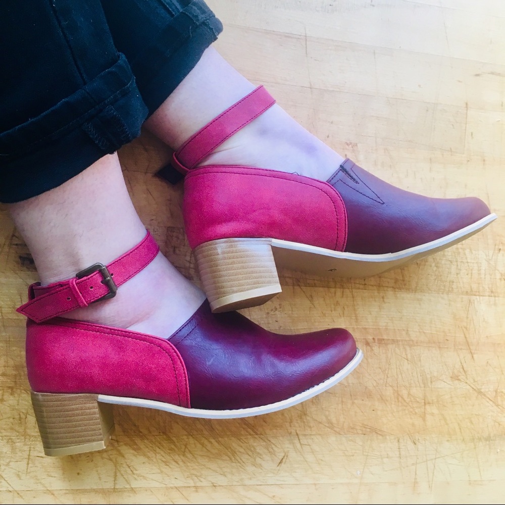 Maroon/red two-tone clogs